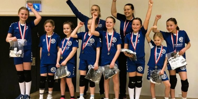 U9 pigerne fra Horne KFUM. Foto: Privat.
