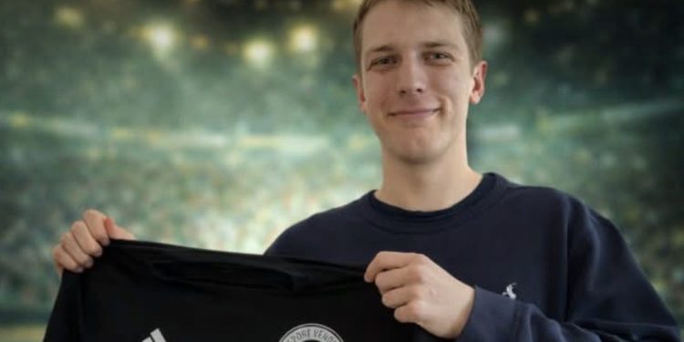 Sander Juel Christensen på vej i trøjen for Elitesport Vendsyssel. Foto: ESV.