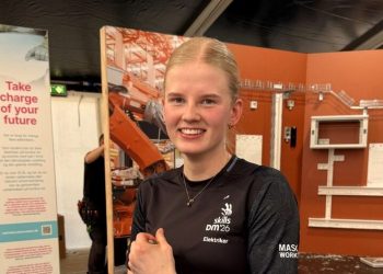 Ida Peilicke Jacobsen er elektrikerlærling hos Erik Lytzen A/S. Foto: Jeppe Jacobsen.