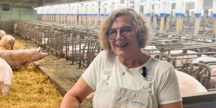 Inger Marie Secher i stalden på Overtofte. Foto: Privat.