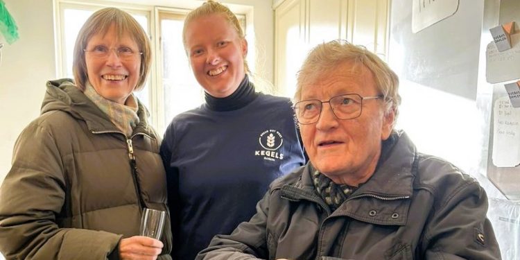 Indehaver Caroline Kegel flankeret af Inger og Jørn Ussing Larsen. Foto: Kegels Bageri.