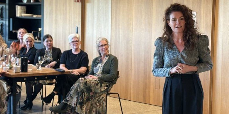 Julia Lahme til venindeaften tirsdag i Kornets Hus. Foto: Tobias Halskov Kirk Carlsen.