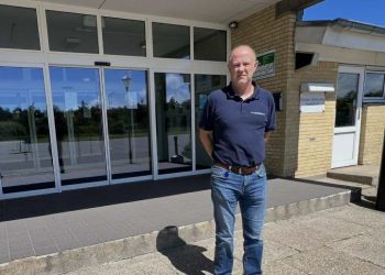 Centerleder Lars-Henrik Kristensen planlægger sammen med hele holdet markedsdage på parkeringspladsen ved Hirtshals Idrætscenter. Foto (arkiv): Niels Skipper.