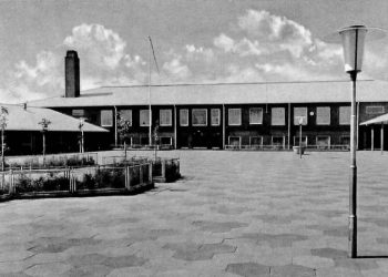 Postkort med Nordre Skole. Foto: Stender.