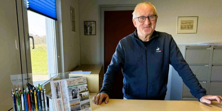 Handelschef Per Martensen fra Hirtshals Handel & Erhverv er en glad mand efter nyheden om den midlertidige toiletvogn til Hirtshals. Foto: Niels Skipper.