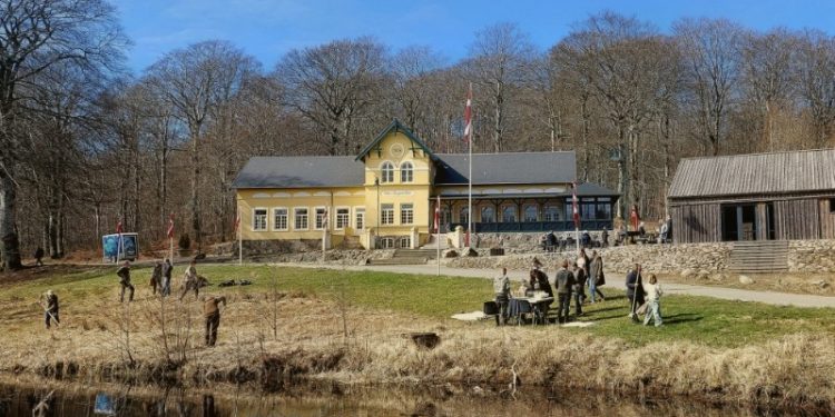 Naturparkens Dag i Naturpark Tolne afholdes omkring Tolne Skovpavillon. Privat Arkivfoto.
