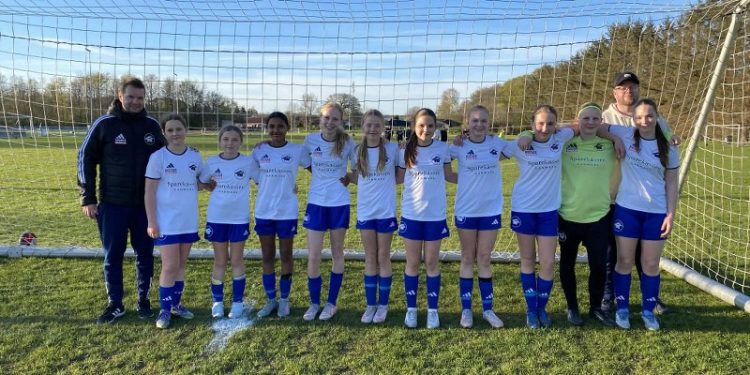 U13 pigerne fra Vrå/Børglum IF Fodbold. Foto: Privat.