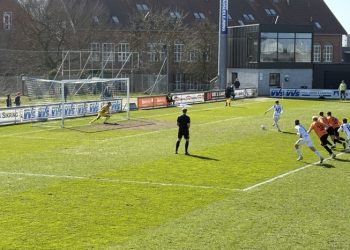 Magnus Munck scorer på straffespark i 3-0 sejren over FC Roskilde den 6. april 2026. Arkivfoto: Palle W. Nielsen
