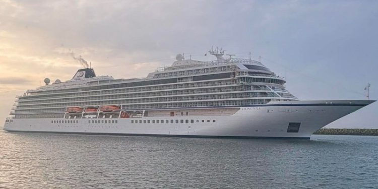Krydstogtskibet Viking Vela i Skagen Havn. Foto: Rasmus Lind.