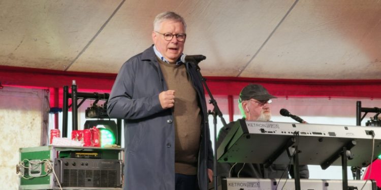 Borgmester Søren Smalbro erklærede Sindal Marked 2026 officielt for åbnet.