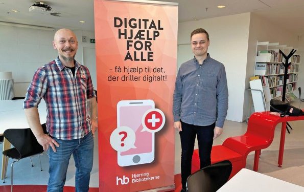 Benny og Lasse fra Digihjælp. Foto: Hjørring Bibliotek.