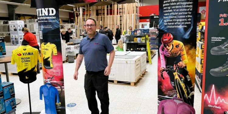 Butikschef Claus Møller Nielsen havde god grund til at smile i Bygma. Foto: Niels Skipper.