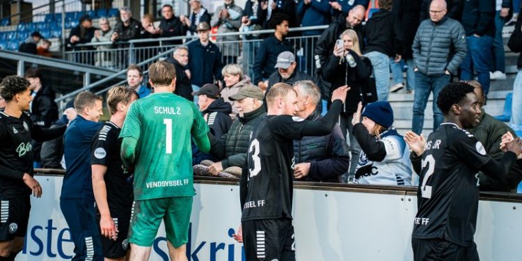 Glade spillere og tilskuere fra Hjørring i Thisted. Foto: Vendsyssel FF.