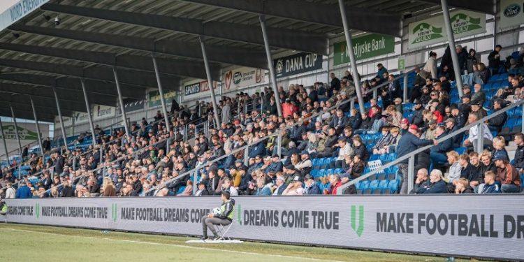 Stærk opbakning på lægterne i Nord Energi Arena. Foto: Vendsyssel FF.