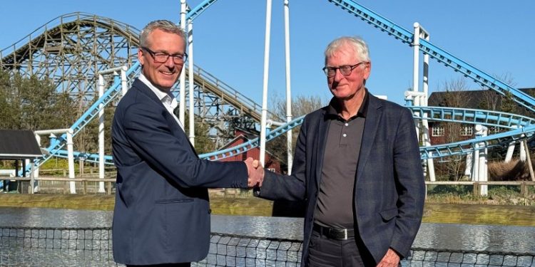 Ole Mølgaard overdrager efter knap 40 år bestyrelsesformandsposten til sin søn Søren Mølgaard. Foto: Fårup.