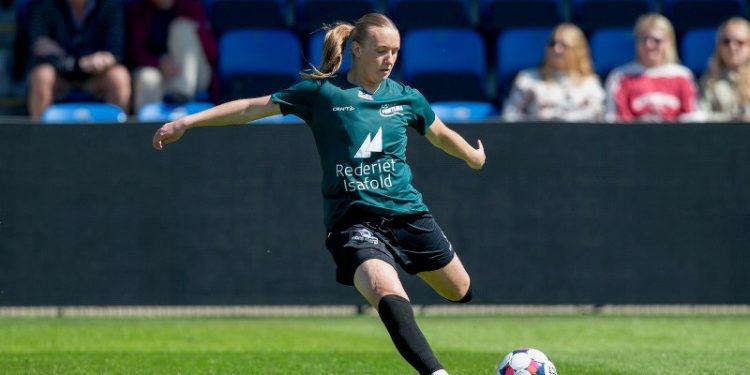Nikoline Nielsen, der spillede sin næstsidste kamp inden skiftet til Barcelona, lavede forarbejdet for Sarah Dyrehauges mål, der blev kampens eneste. Foto: Jess Madsen.