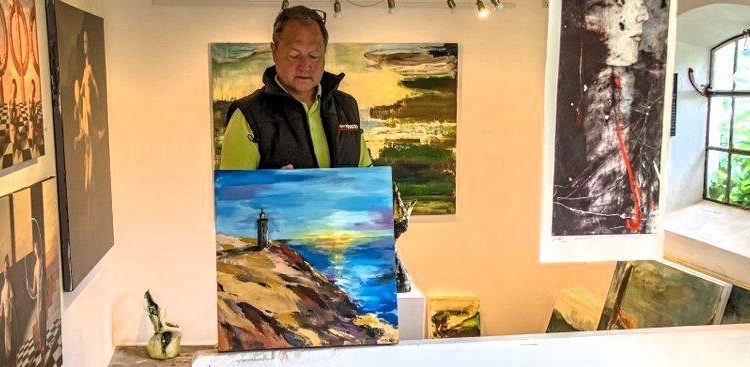 Kim Bernhard Tornby i galleriet ved Tversted. Foto (arkiv): Elling.