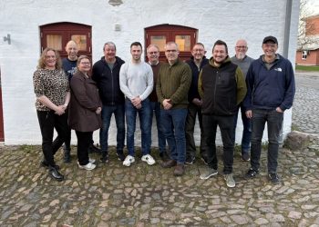 Den nye bestyrelse bestående af (fra venstre mod højre): Annelise Damsgaard - Sekretær, Kaj Hyldgaard - Suppleant, Annika Rasmussen, Henrik Christensen - Næstformand, Anders Frederiksen, Niels Henrik Nielsen, Anders Kragh, Finn Laursen, Nicolai Sørensen - Formand, Erik Balle - Suppleant, Thomas Houen - Kasserer. Foto: Vrå Beboer- og Erhvervsforening.