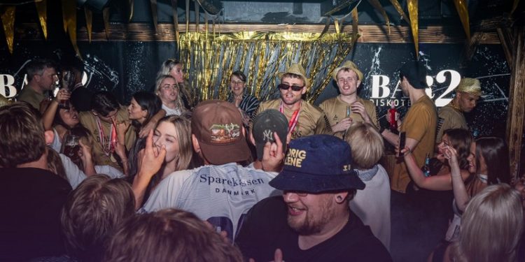 Guldfest med Hjørring Futsal Klub. Foto: Jagthytten & Bar 2 Hjørring.