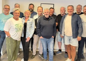 Bestyrelsen består fra venstre af
Bertel Thomsen, Henrik Vestergaard, Karina Schrøder Nielsen, Charlotte Back Justesen, Bo Niebuhr, Jens Kohno Andersen, Claus Neve Olsen, Brian Lundtoft, Niels Viberg, Claus Justesen, Rasmus Jespersen og Michael Sprøgel. Foto: MUT.