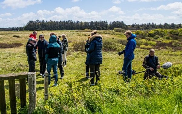 Området ved Stenbjerg mellem Hovedvejen og Kystvejen kaldes også Den Grønne Kile ved Hirtshals. Her ses deltagere ved Naturmødet i 2020. Foto: Elling.