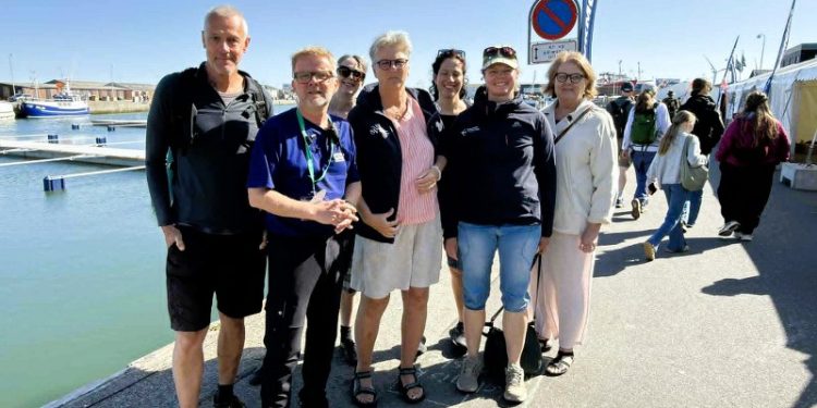 Naturmødechef Leif Lund Jakobsen med gæsterne fra Norge. Foto: Niels Skipper.