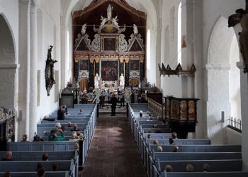 Her er det ikke en orgelmatié, men Prinsens Musikkorps, som den 2. juli gav koncert på Børglum Kloster. Foto: Hans-Henrik Rottbøll.