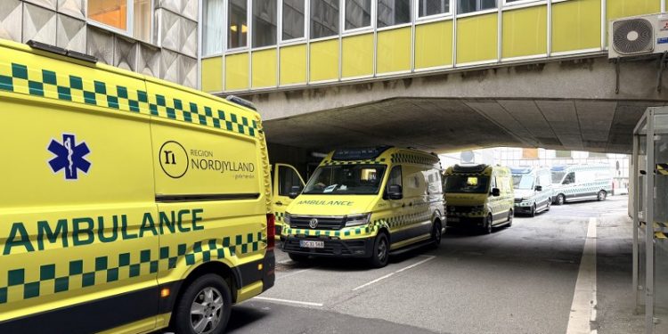 Ambulancerne var linet op for at hente patienter ved Sygehus Nord. Foto: RN.