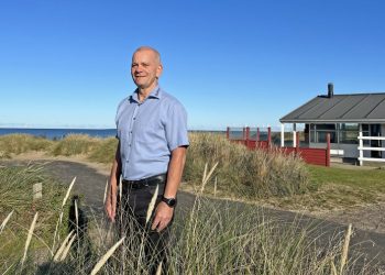 Afgående direktør Jørgen Høll i det naturskønne område ved Skallerup Seaside Resort. Foto: Skallerup.