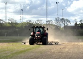 Det er tørt - også - på fodboldbanerne i Hjørring. Foto: Palle W. Nielsen