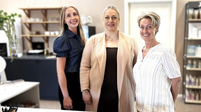 Josephine, Alexandra og Anne Marie tager imod hos Dr. Wimmer Aesthetics. Foto: Palle W. Nielsen