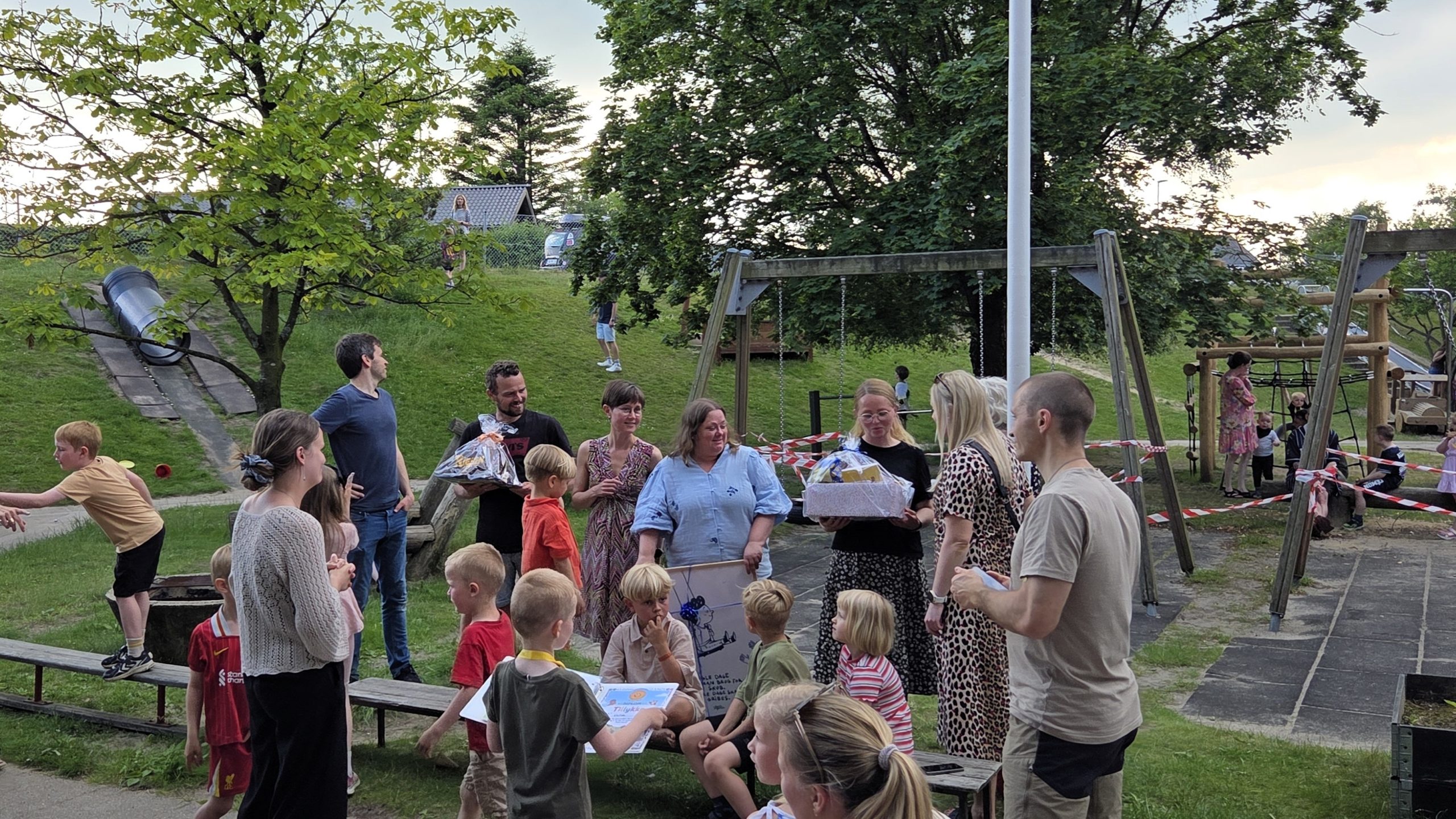 Personalet modtager ligeledes en hyldest for deres gode arbejde. Foto: Jesper Kjærgaard