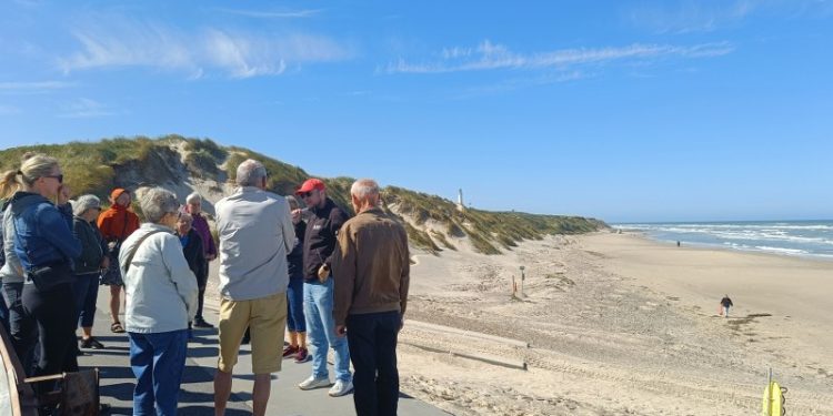 Husmoderstranden ligger næsten bogstavelig talt midt i Hirtshals. Foto: VHM.
