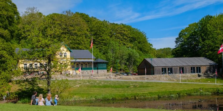 Mosbjerg-Tolne Landsbyråd inviterer til det 20. Ældre- og Seniortræf ved Tolne Skovpavillon og Stakladen. Foto. Niels Helver.