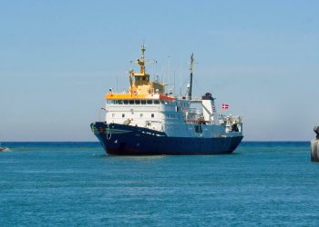 Havundersøgelseskibet Dana anløber Hirtshals Havn. Foto: Dan Sejbjerg.