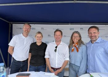 Havnedirektør Per Anholm Nørgaard (tv) ved Folkemødet på Bornholm. Foto: Danske Havne.