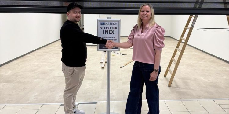 Butikschef Nicklas Vejen fra Labtech på Jane Melgaard Olesen hos METROPOL. Foto: Privat.