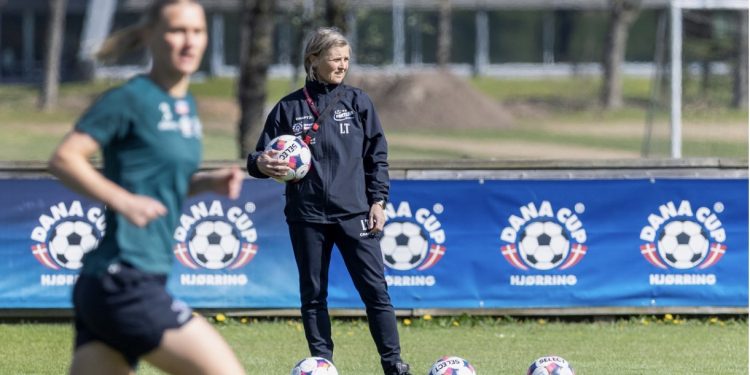 Der er spænding til det allersidste om hvor bronzemedaljerne skal placeres, når cheftræner Lene Terp og truppen tørner ud med FC Nordsjælland på lørdag. Foto: Bente Poder.