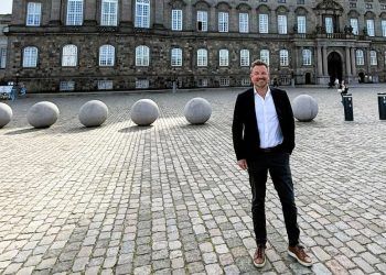 Lokale Thomas Klimek foran Christiansborg. Foto: Privat.