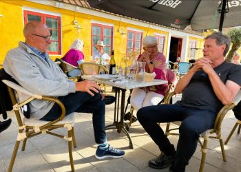 Niller alias Niels Kr. Nielsen og Mona Yder i selskab med værten Per Kro. Foto: Niels Skipper.