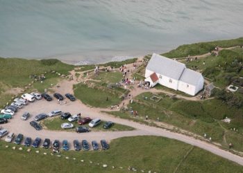 Parkeringspladsen ved Maarup Kirke syd for Lønstrup. Foto: Hans Hunderup.