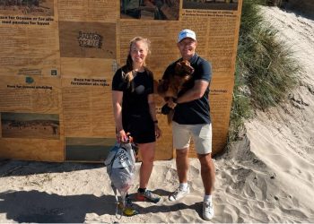 Signe Simonsen fra Race for Oceans og Per Møller med hunden Viggo. Foto: Privat.
