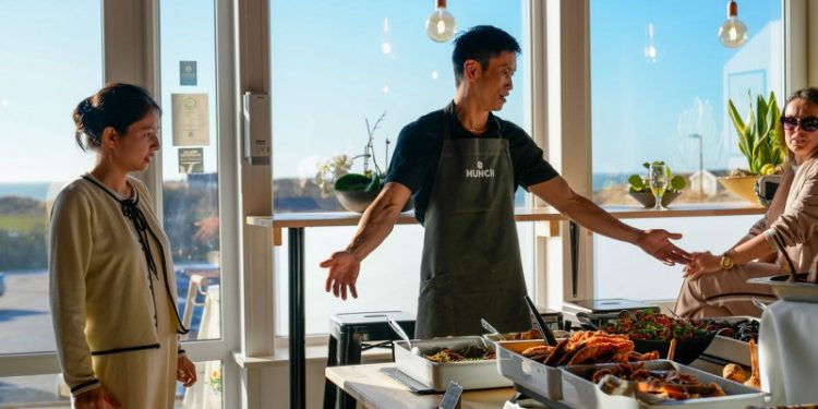 Restauratør og kok Tu Cong Tran hos Restaurant Munch. Foto: Arturs Pirazkov.