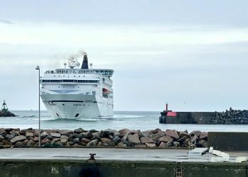 Norröna ved indsejlingen. Foto: Hirtshals Havn.