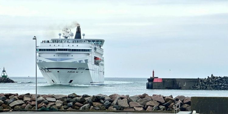 Norröna ved indsejlingen. Foto: Hirtshals Havn.