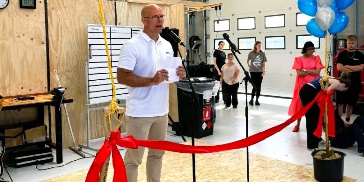 Viceborgmester Per Møller ved åbningen hos FGU Vendsyssel. Foto: Carsten Andersen.