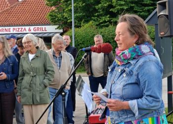 Jane Axelsen holdt båltalen i Horne. Foto: Hans Wendelboe Bøcher.