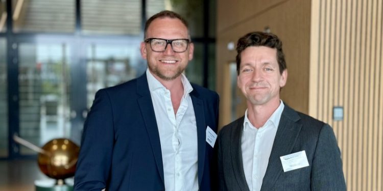 Dirketør Michael vendelbo fra Erhverv Hjørring og beskæftigelsesminister Kaare Dybvad Bek. Foto: EH.