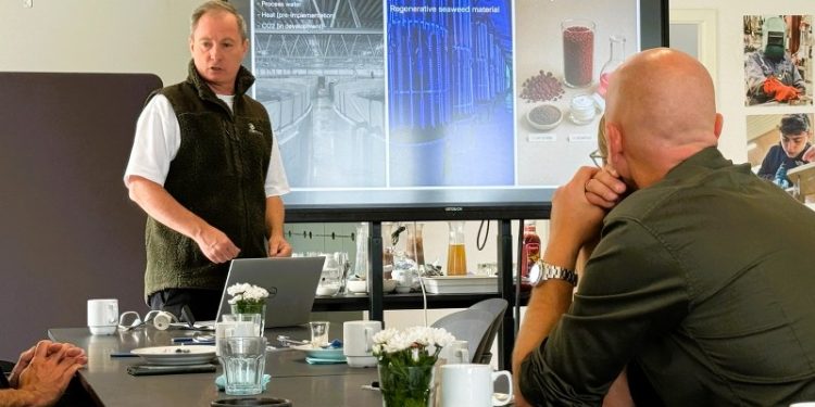 Damien Balkin har tidligere ved et arrangement på Nordsøen Fri Fagskole fortalt lærerigt om det innovative udviklingsarbejde hos Maripure. Foto (arkiv): Niels Skipper.