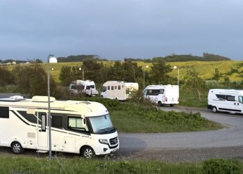 NordsøPosten fangede forleden billedet af en række autocampere på rastepladsen ved enden af Hirtshalsmotorvejen. Foto: Palle W. Nielsen